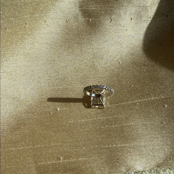 14KT WHITE GOLD RING - Picture 5 of 6